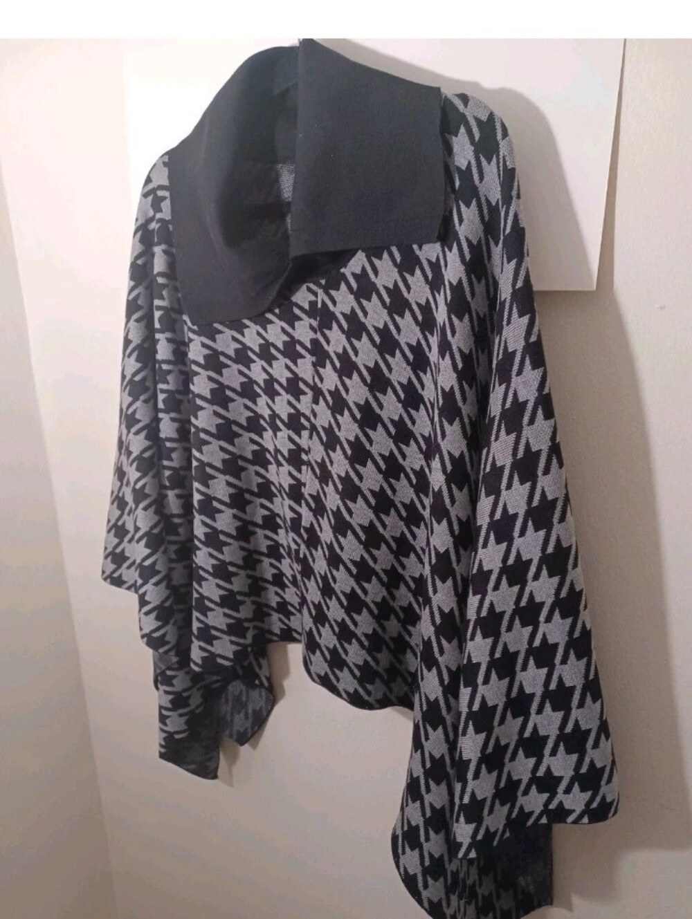 Black & Gray Houndstooth Women's Poncho with Collar Side Buttons XL